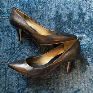 Banana Republic EUC 3" heel Black Leather Pumps Sz 10